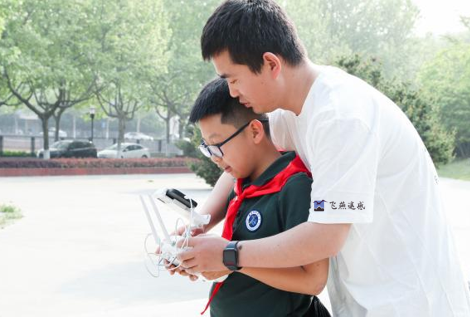 飛燕遙感攜手南京師范大學(xué)舉辦智慧地球科學(xué)小講堂：“行遠致遠、筑夢逐夢——教室在窗外”